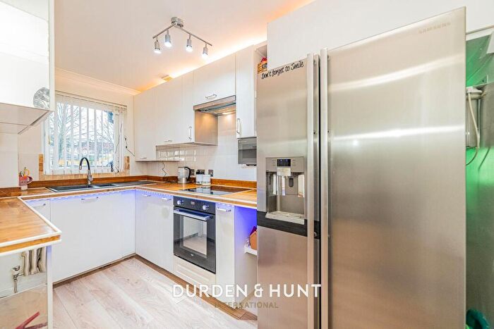 1 Bedroom Apartment For Sale In Ireton Street, Bow, E3