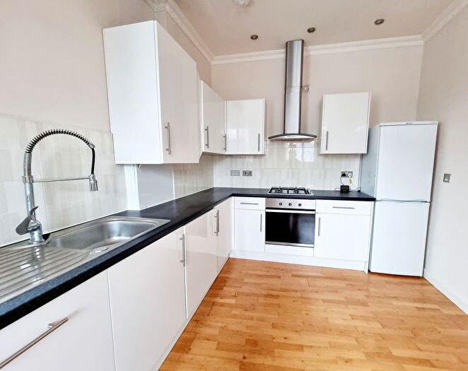 2 Bedroom Flat To Rent In Queens Row, London, SE17