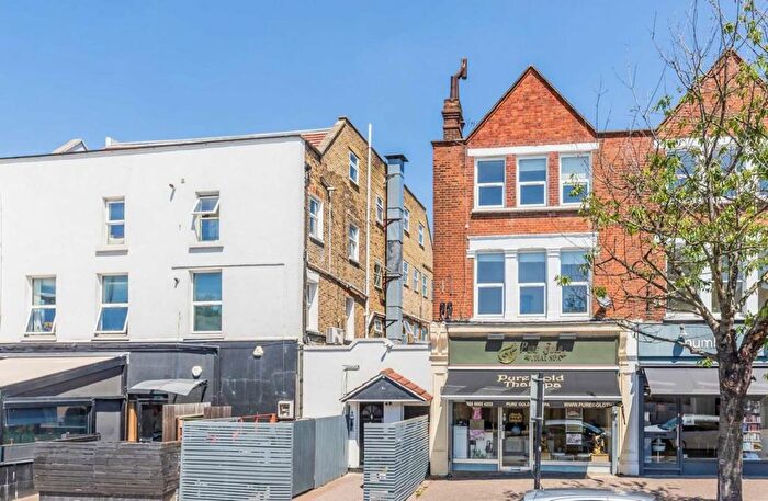 2 Bedroom Flat To Rent In Ritherdon Road, Balham, SW17
