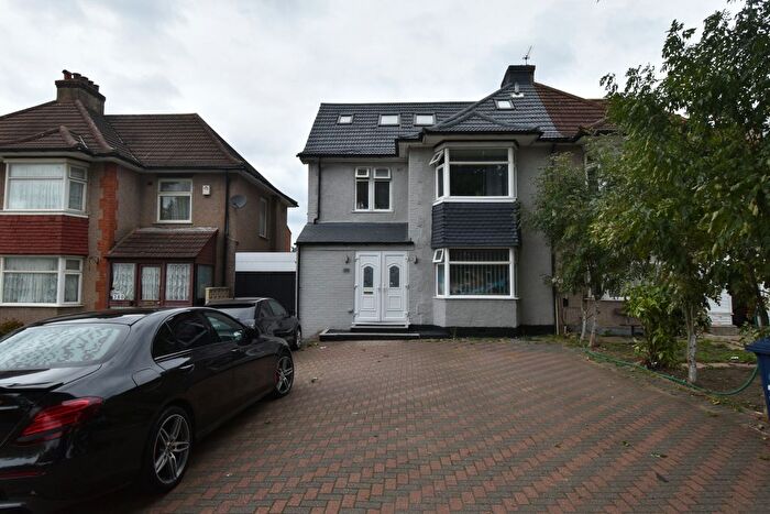 5 Bedroom Semi-detached House For Sale In Northolt, UB5
