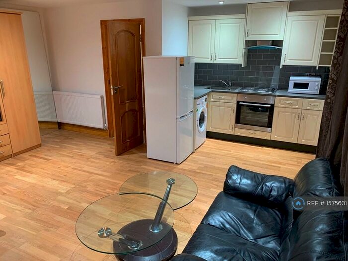 Studio To Rent In Norbury Avenue, Thornton Heath, CR7