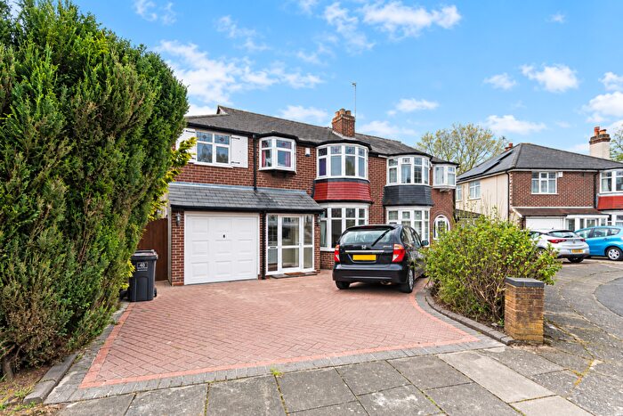 4 Bedroom Semi Detached House For Sale In The Lindens, Birmingham, B32