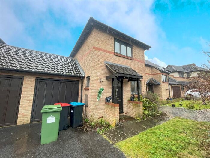 2 Bedroom Link Detached House To Rent In Selby Grove, Shenley Church End, Milton Keynes, MK5