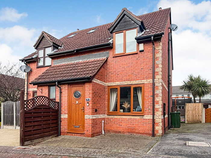 2 Bedroom Semi Detached House For Sale In Thornwell Grove, Cudworth, Barnsley, South Yorkshire, S72