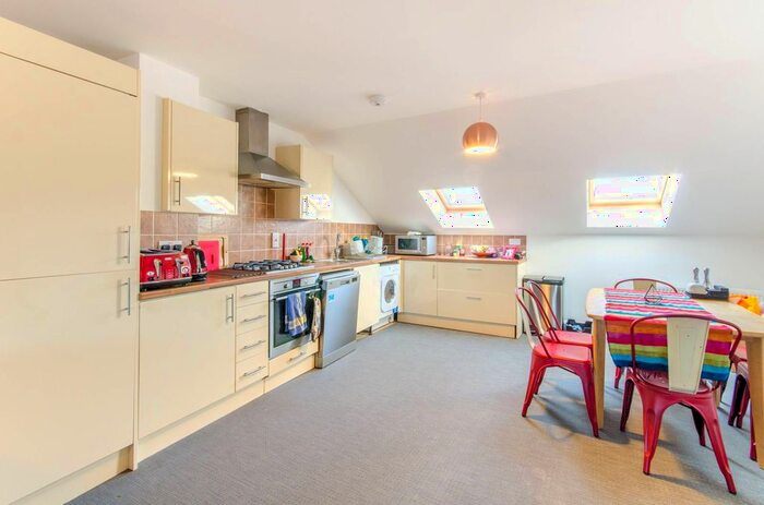 2 Bedroom Maisonette To Rent In Shernhall Street, Walthamstow Village, London, E17