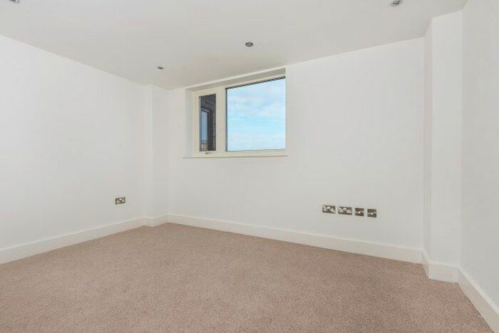 2 Bedroom Flat To Rent In Deptford Bridge, London, SE8
