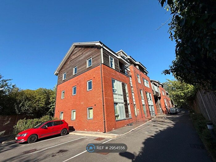 2 Bedroom Flat To Rent In Dukes Court, Manchester, M30