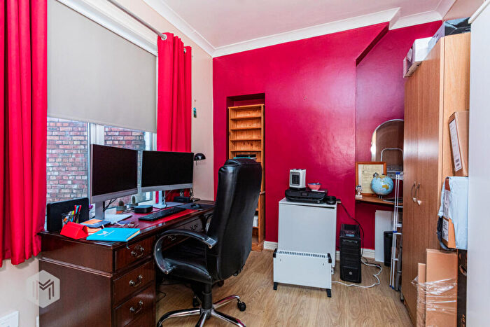 3 Bedroom End Of Terrace House For Sale In Hodge Road, Worsley, Manchester, M28