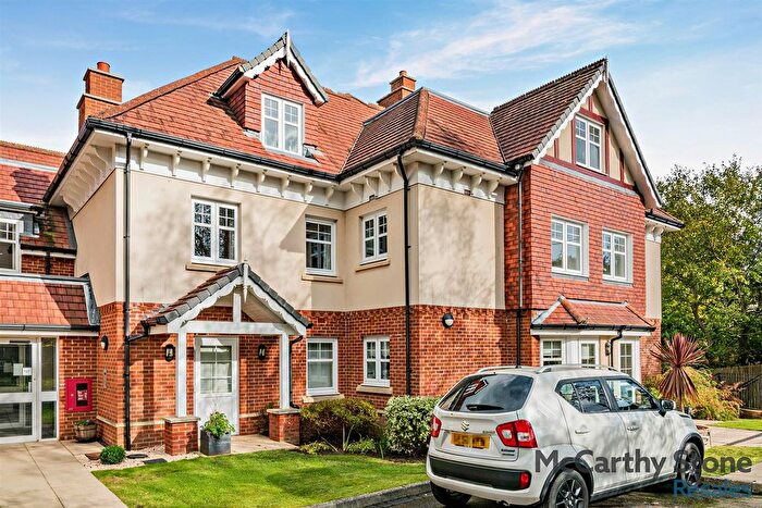 2 Bedroom Flat For Sale In Holmes Place, Crowborough Hill, Crowborough, TN6
