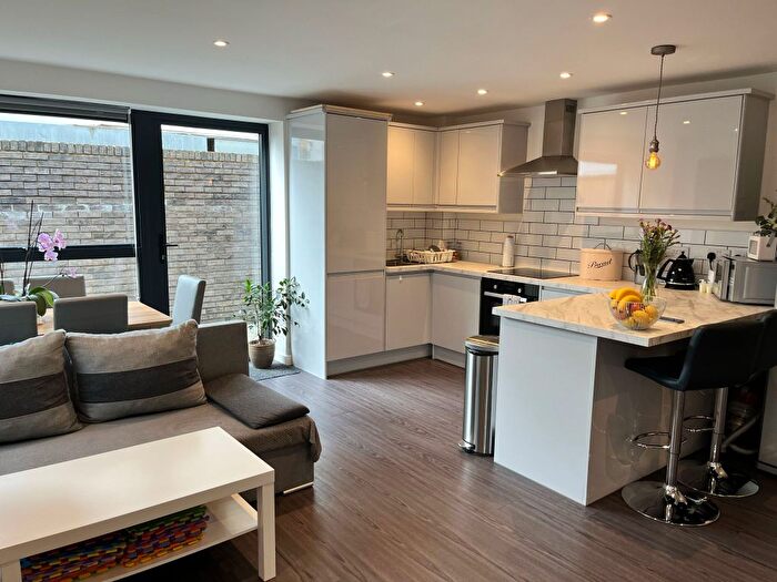 1 Bedroom Flat To Rent In Station Garage Mews, London, SW16