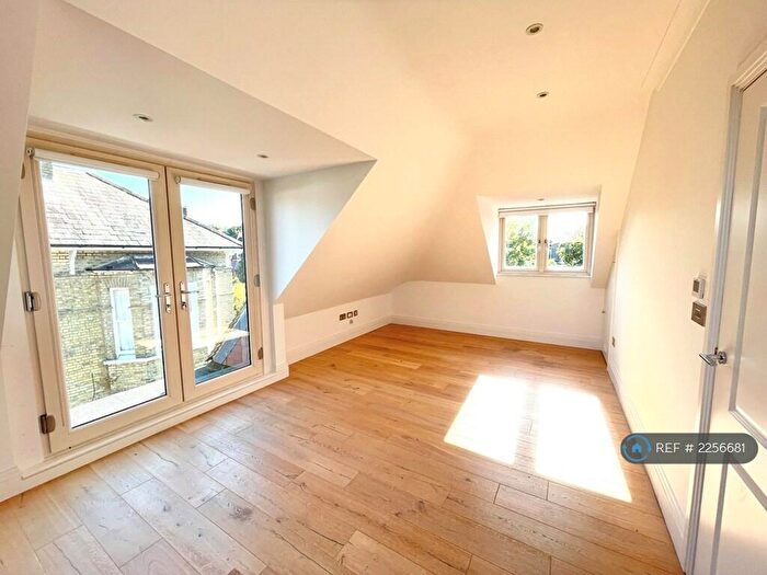 2 Bedroom Flat To Rent In Holden Road, London, N12