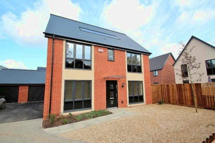 4 Bedroom Property To Rent In Garnet Close, Bishops Cleeve, Cheltenham GL52