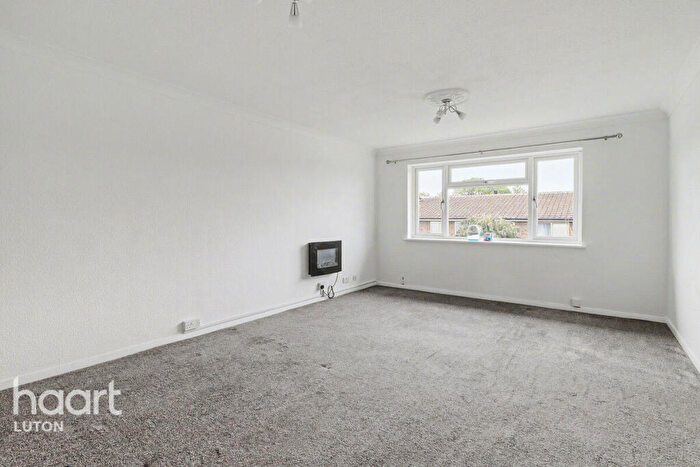 2 Bedroom Flat For Sale In The Shires, Luton, LU2