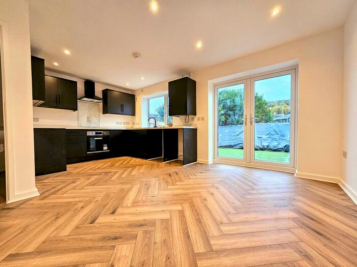 4 Bedroom End Of Terrace House To Rent In John Street, Porth, CF39