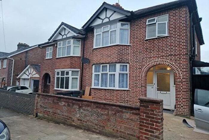 3 Bedroom Semi-Detached House To Rent In Cowper Street, Luton, LU1