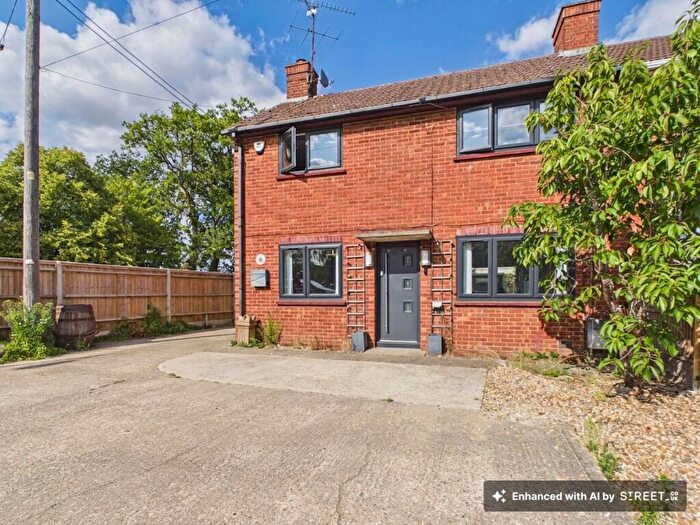 3 Bedroom Semi-Detached House For Sale In Mulfords Hill, Tadley, RG26