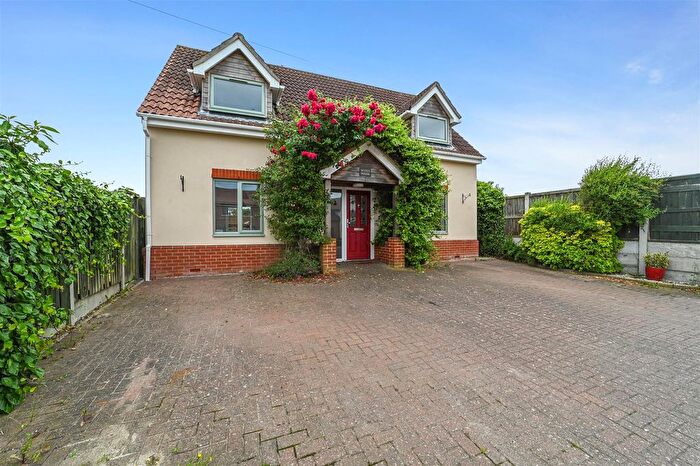 3 Bedroom Detached House For Sale In Harwich Road, Wix, CO11