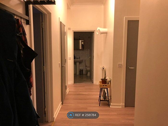 2 Bedroom Flat To Rent In Calder Street, Glasgow, G42