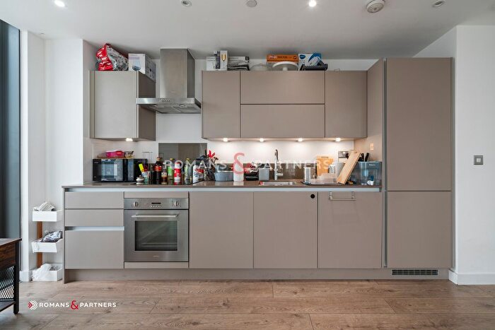 2 Bedroom Flat To Rent In Stratosphere Tower, Stratford, E15