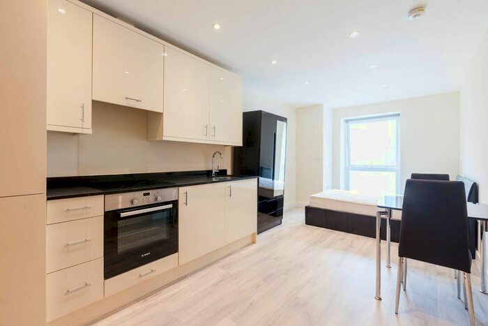 Studio To Rent In Brixton Road, Brixton, London, SW9