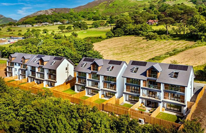 3 Bedroom Town House For Sale In Galwad Y Mor, Penmaenmawr, LL34