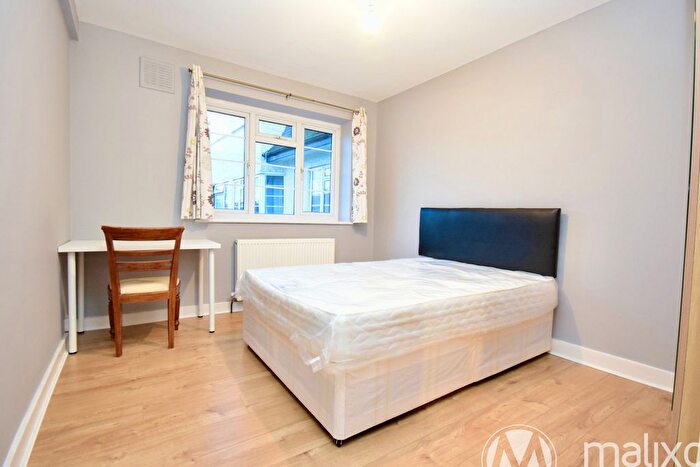 3 Bedroom Flat To Rent In Holmbury Court, London, SW17