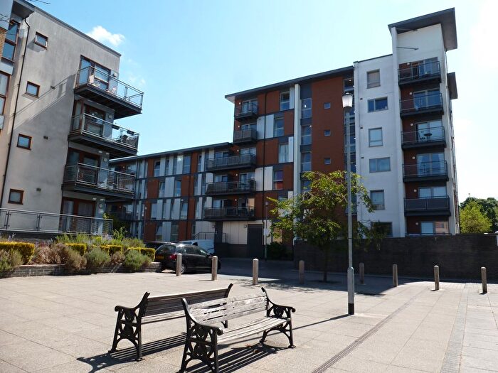 2 Bedroom Flat To Rent In Howlands Court, Three Bridges, Crawley, RH10