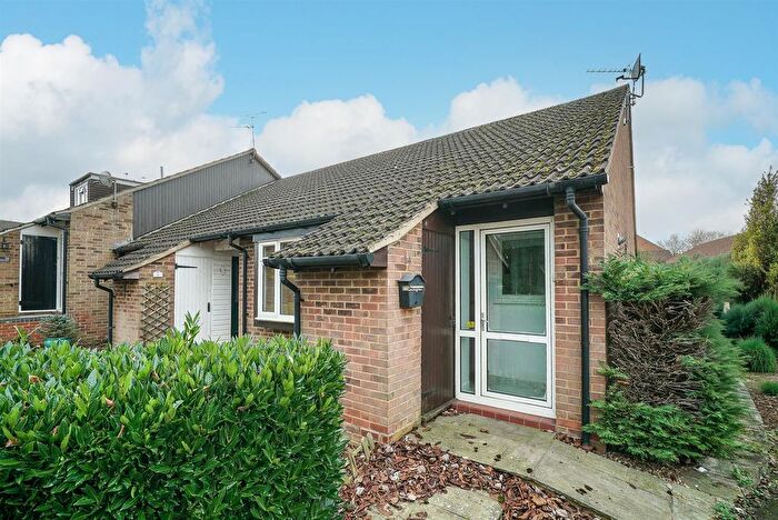 2 Bedroom Bungalow For Sale In Ripon Way, St. Albans, AL4