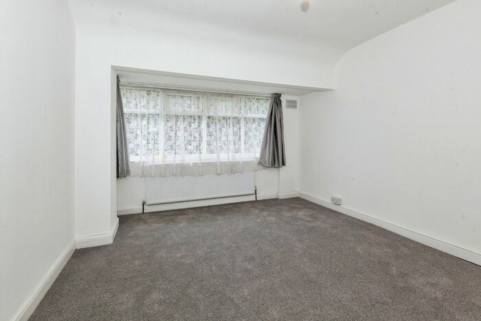 3 Bedroom Terraced House To Rent In Waltham Avenue, Hayes, UB3