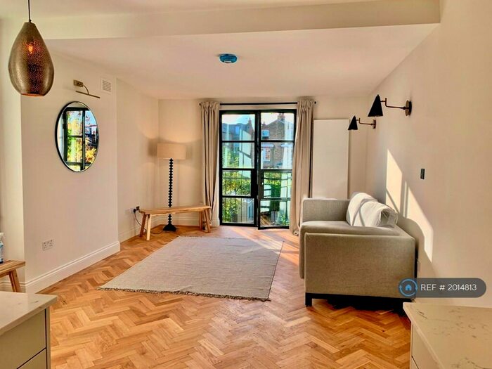2 Bedroom Flat To Rent In Lordship Lane, London, SE22
