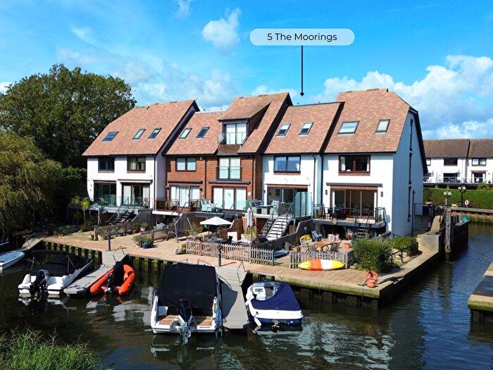 3 Bedroom Terraced House For Sale In Willow Way, Christchurch, BH23