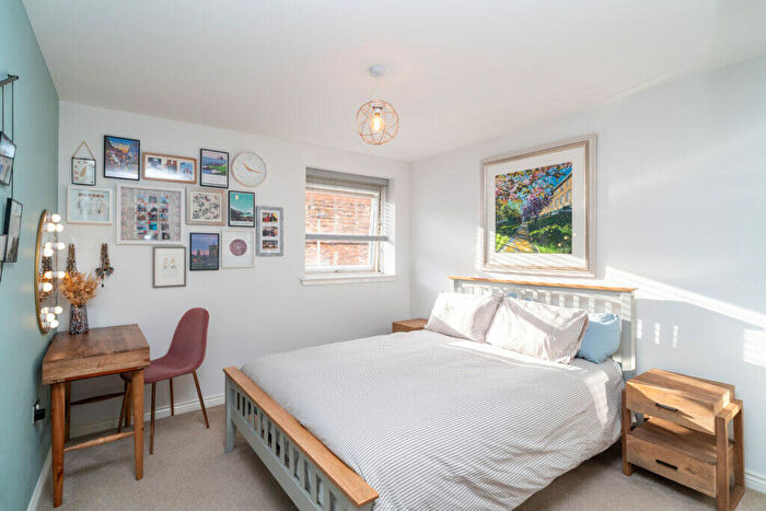 2 Bedroom Flat For Sale In Flat, Hatters Lane, Canonmills, EH7