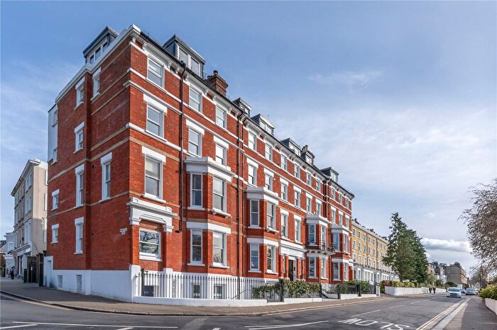 3 Bedroom Flat For Sale In Park House, - Richmond Hill, Richmond, Surrey, TW10