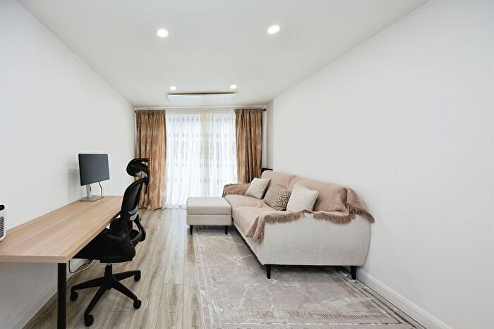 1 Bedroom Flat For Sale In Newtown Apartments, Newtown Road, Ashford, TN24