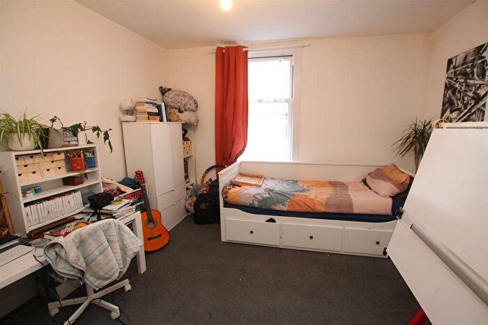 Flat To Rent In Goldstone Villas, Hove, BN3