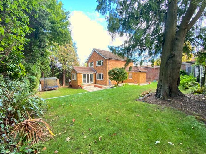 4 Bedroom Detached House To Rent In St Johns Village, Woking, GU21