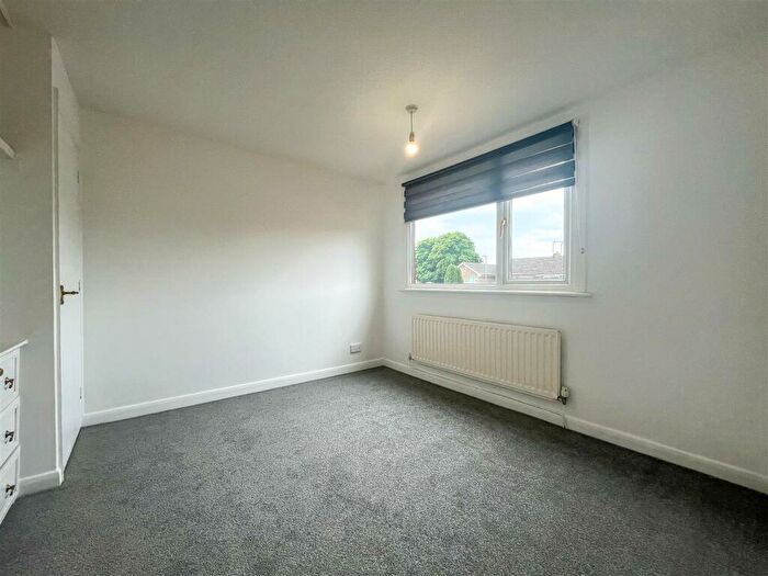 3 Bedroom Semi-Detached House For Sale In Wentworth Close, Daventry, NN11
