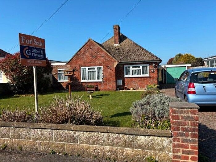 2 Bedroom Bungalow For Sale In Longacre, Selsey, PO20