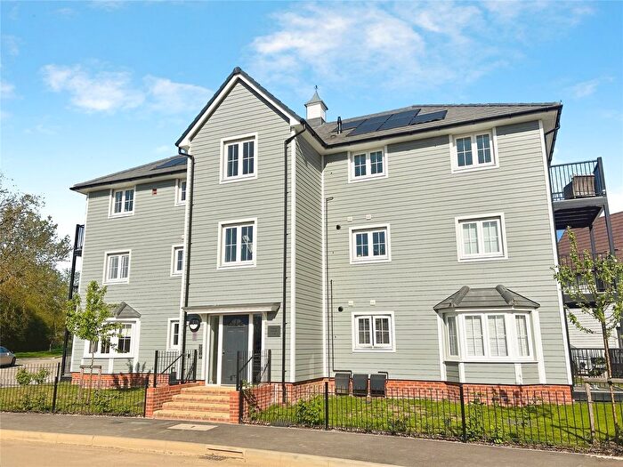 1 Bedroom Flat For Sale In Barns Road, Finchwood Park, Wokingham, RG40