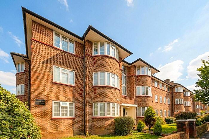 3 Bedroom Flat For Sale In Beaufort Park, Hampstead Garden Suburb, London, NW11