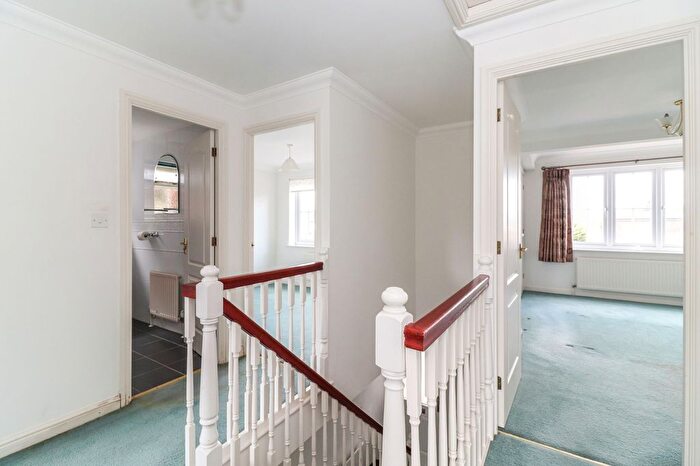 4 Bedroom Detached House For Sale In The Pippins, Watford, WD25