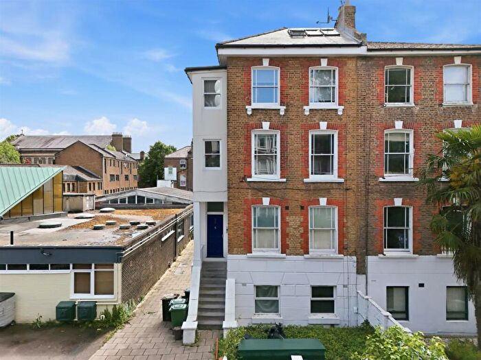 2 Bedroom Apartment For Sale In Regina Road, N4
