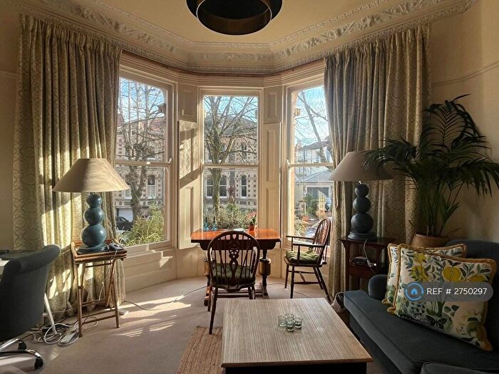 2 Bedroom Flat To Rent In Hanbury Road, Bristol, BS8