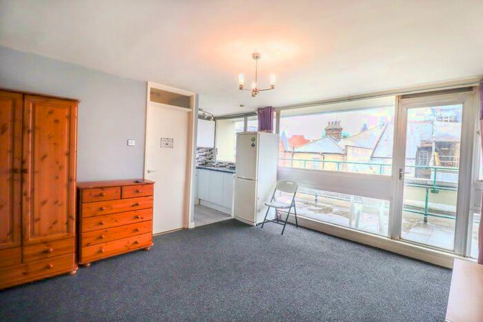 1 Bedroom Apartment To Rent In Chichester Road, Southend-On-Sea, SS1