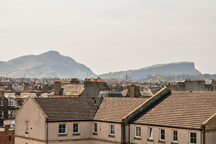 2 Bedroom Apartment To Rent In Stead's Place, Edinburgh, EH6