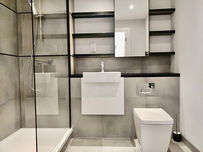 1 Bedroom Flat To Rent In River Apartments, Gillender Street, London, E3