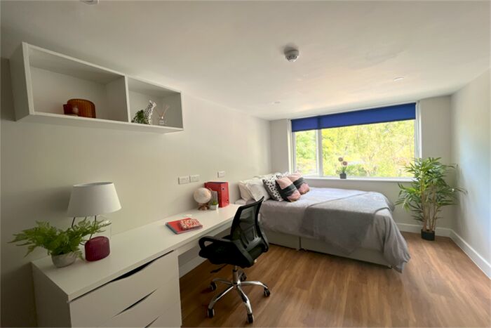 Studio To Rent In Bedroom Double Bed In Bijou, Bradford, BD5