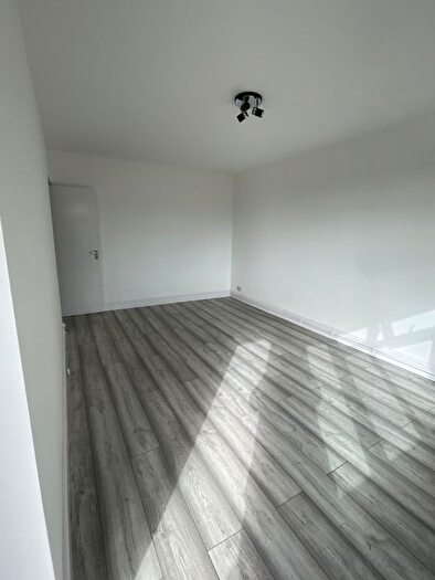 3 Bedroom Flat To Rent In Ernest Street, London, E1