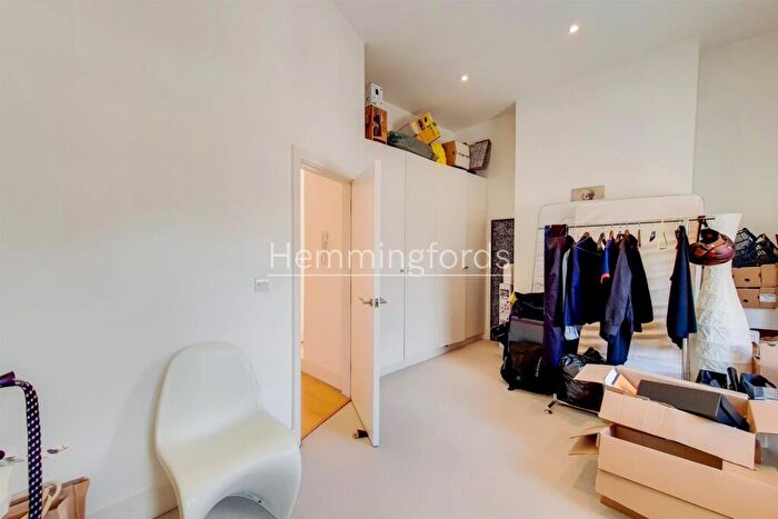 2 Bedroom Apartment To Rent In Whitehorse Road, London, E1