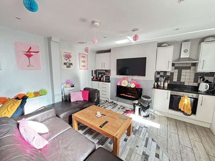 3 Bedroom Semi Detached House To Rent In Pearson Terrace, Leeds, LS6